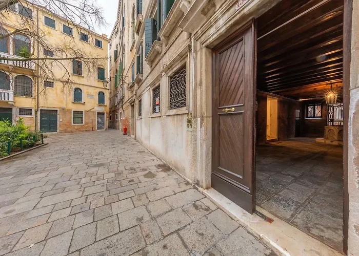 Ca' del Pozzo Loft Apartment